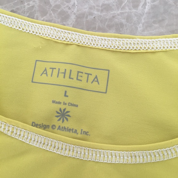 Athleta active top with front pocket - Picture 2 of 3
